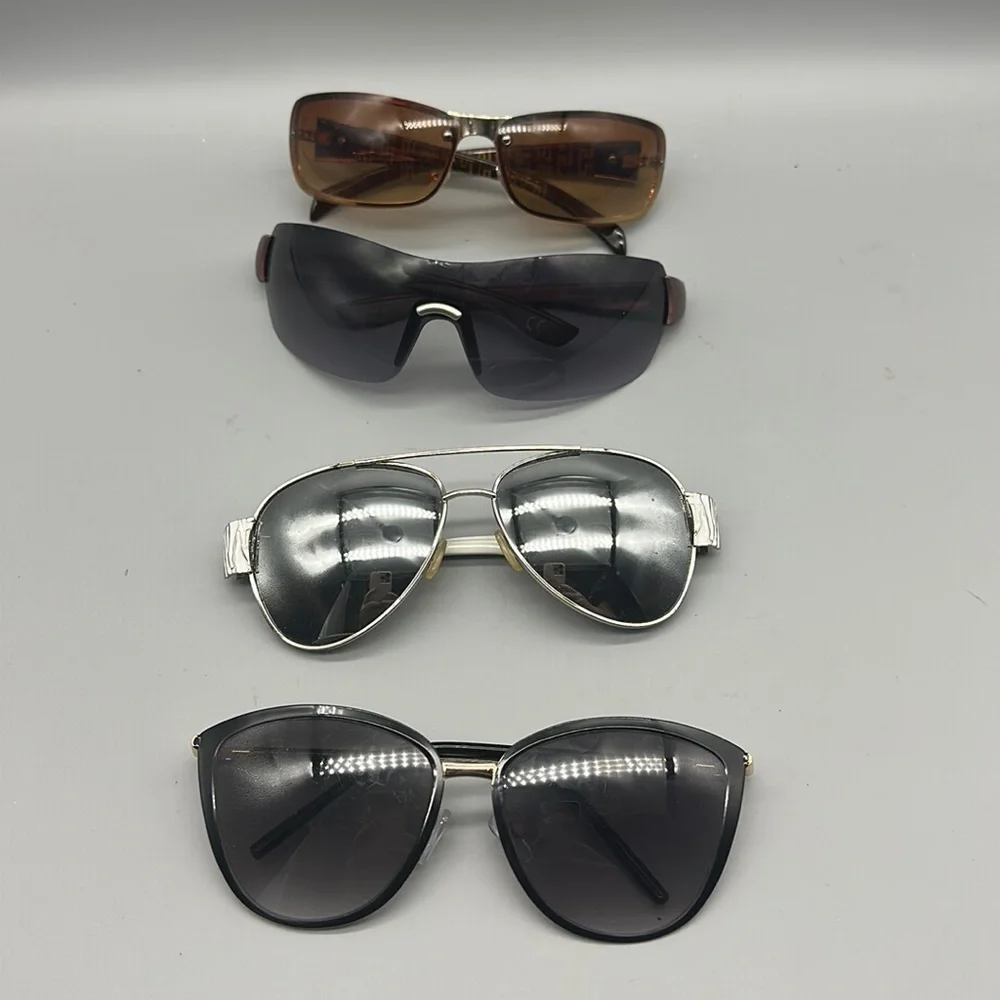 Foster Grant plus 3 pair other sunglasses